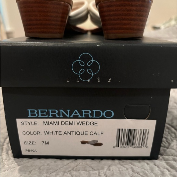 Bernardo Miami Demi Wedge in White Antique Calf size 7M. Very good condition. - Picture 7 of 16
